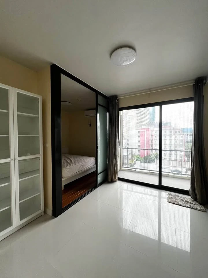 For sale or rent: Le Cote Sukhumvit 14. Unobstructed view, good ventilation, no tall buildings blocking the view. Fully furnished with appliances (rea