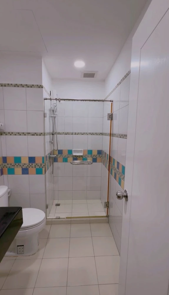 For sale or rent: Le Rich Rama 3. Spacious rooms with ample living space. Convenient and complete amenities all in one place. Don't miss out!