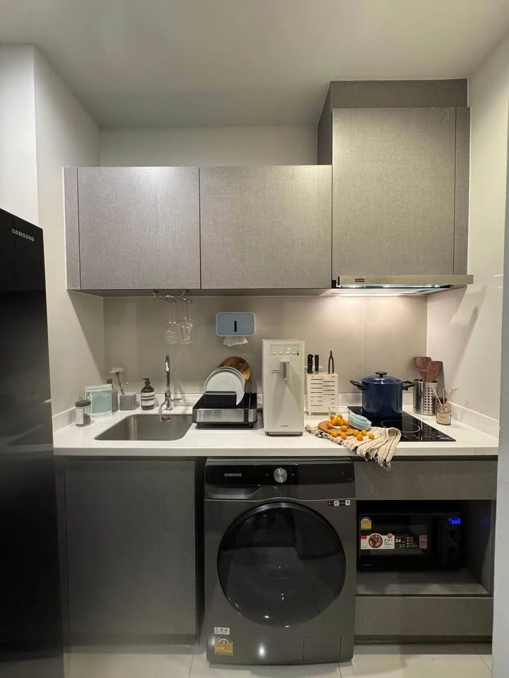 For sale or rent: Life Asoke Hype, 15th floor, beautiful unit, fully furnished and ready to move in. Book now!