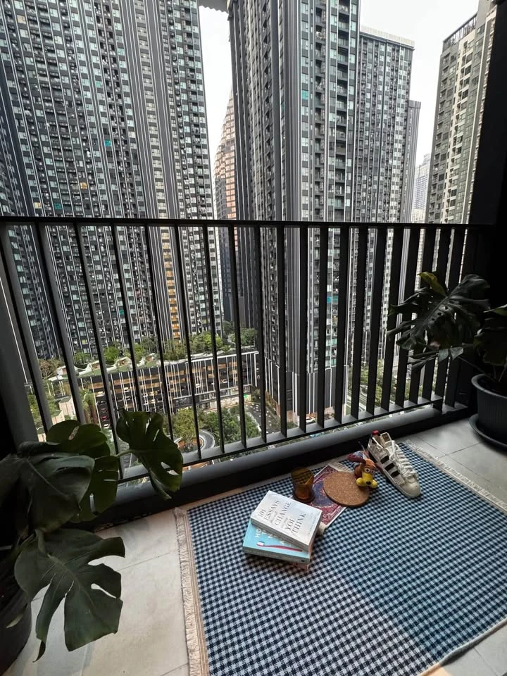 For sale or rent: Life Asoke Hype, 15th floor, beautiful unit, fully furnished and ready to move in. Book now!