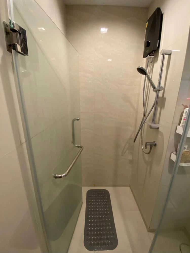 For sale or rent: Life Ladprao Valley, 41st floor (beautiful city view). Unfurnished unit. Perfect for those who enjoy decorating. Don't miss out!