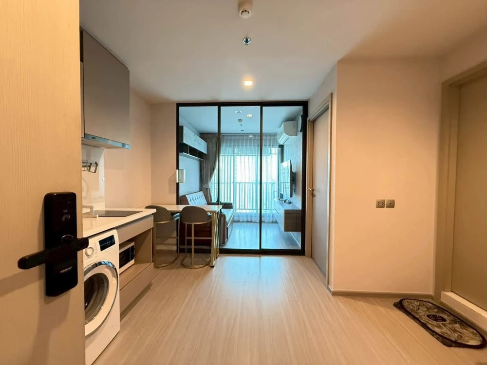 for sale or rent Life Ladprao, 16th floor, get a great view of the city. White tone room, comfortable, comfortable price. If interested, reserve now.