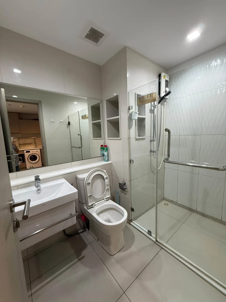 for sale or rent Life Ladprao, 16th floor, get a great view of the city. White tone room, comfortable, comfortable price. If interested, reserve now.