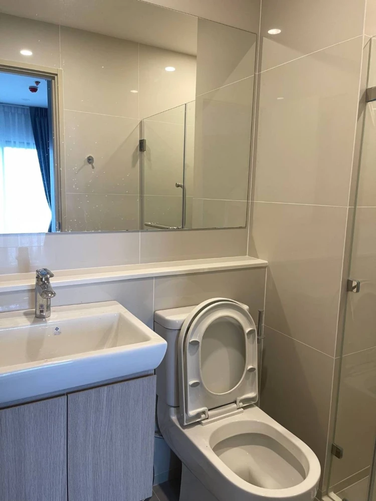 For sale or rent: Life Rama 4 - Asoke, 21st floor, high view, comes with a special price. Come and reserve today. Don't miss out!