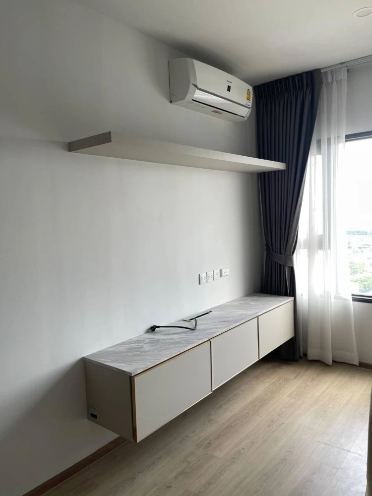 For sale or rent: Life Rama 4 - Asoke, 21st floor, high view, comes with a special price. Come and reserve today. Don't miss out!