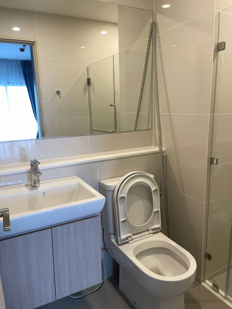 For sale or rent: Life Rama 4 - Asoke, 21st floor, high view, comes with a special price. Come and reserve today. Don't miss out!