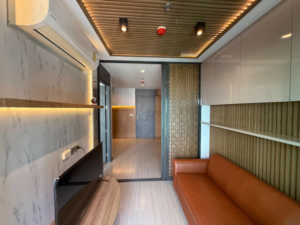 For sale or rent: Life Ladprao. Well decorated room, every unit is built-in, lots of storage space. Can you really not reserve it?