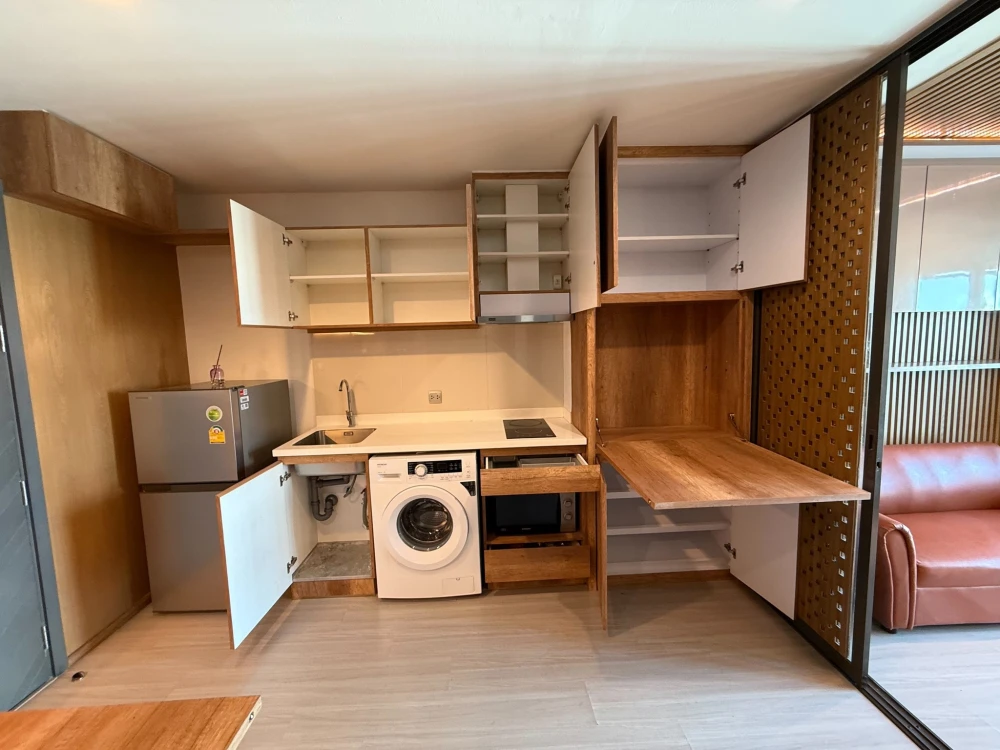 For sale or rent: Life Ladprao. Well decorated room, every unit is built-in, lots of storage space. Can you really not reserve it?