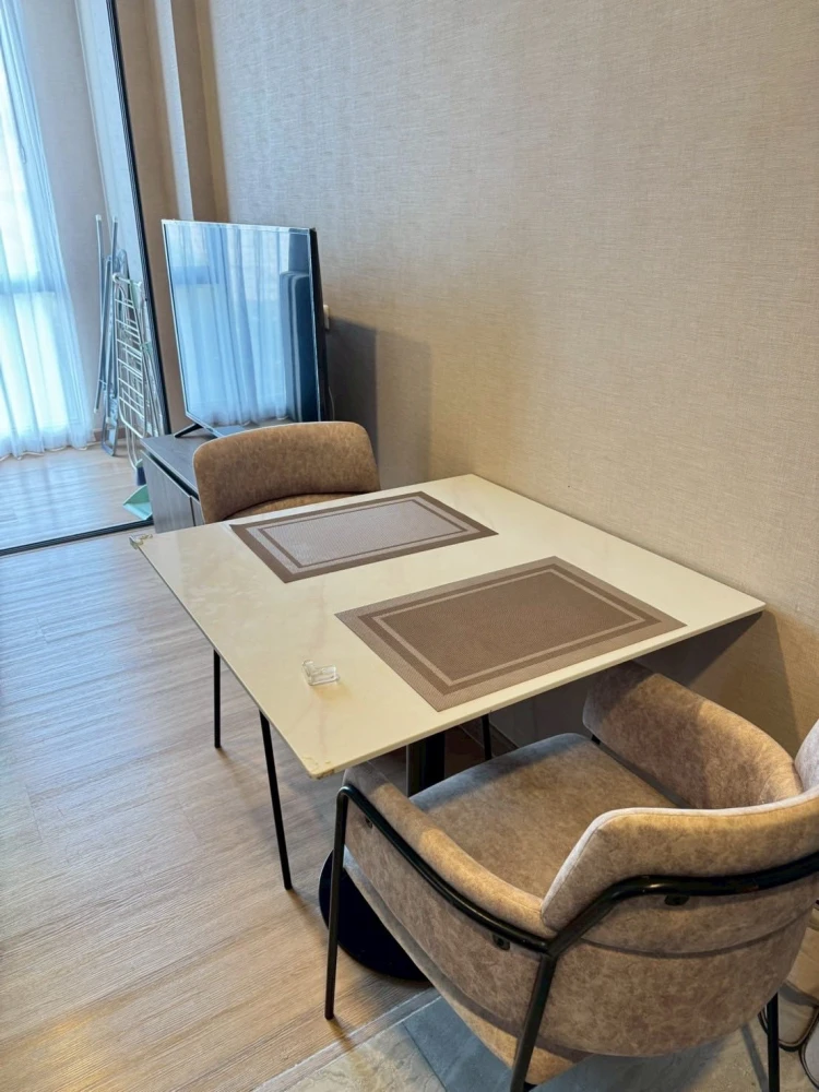 For sale or rent: LLOYD Soonvijai-Thonglor, 1-bedroom plus unit with a separate window and corner unit, very private. Reserve now!
