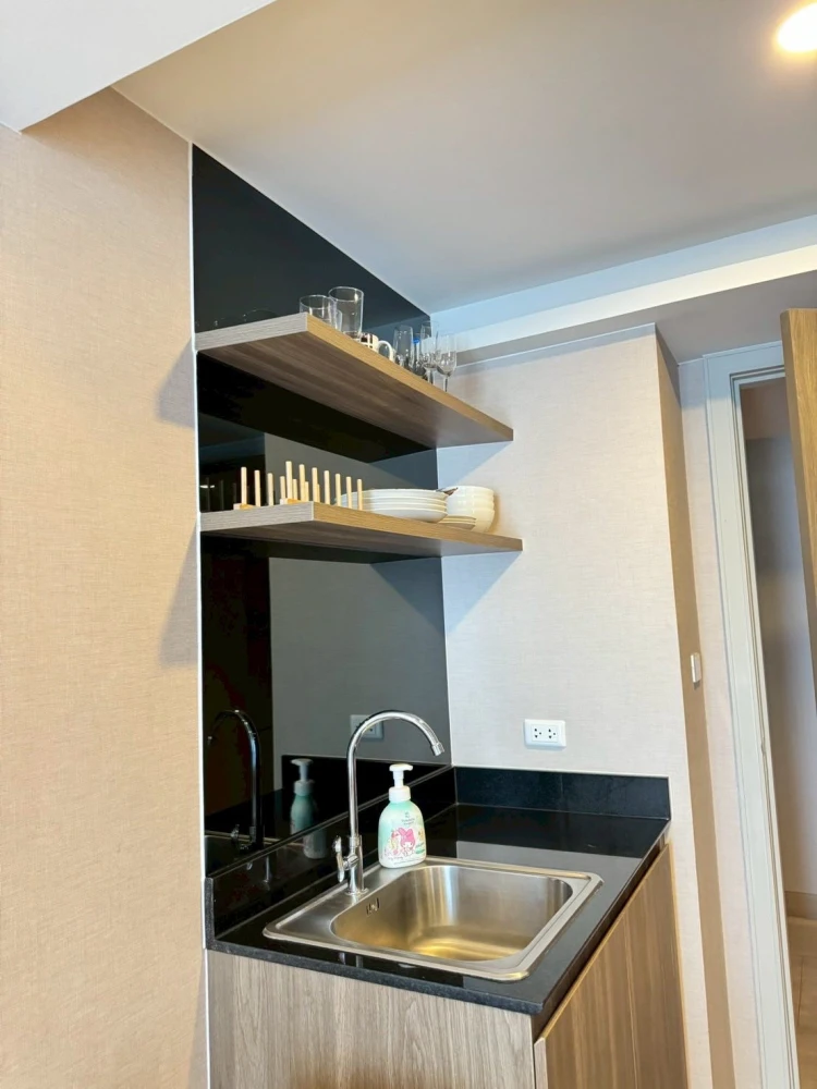 For sale or rent: LLOYD Soonvijai-Thonglor, 1-bedroom plus unit with a separate window and corner unit, very private. Reserve now!