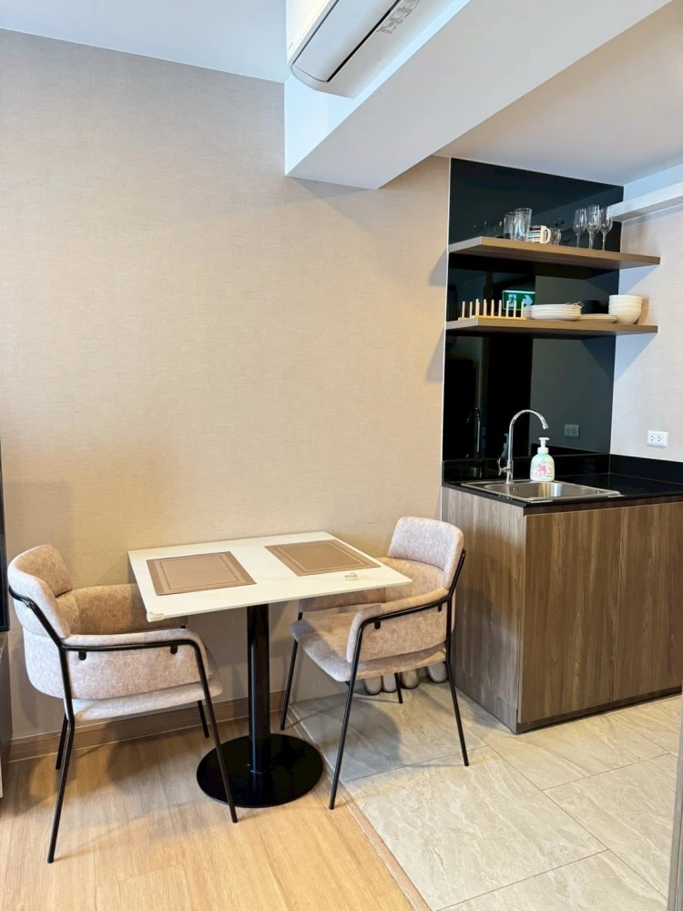 For sale or rent: LLOYD Soonvijai-Thonglor, 1-bedroom plus unit with a separate window and corner unit, very private. Reserve now!