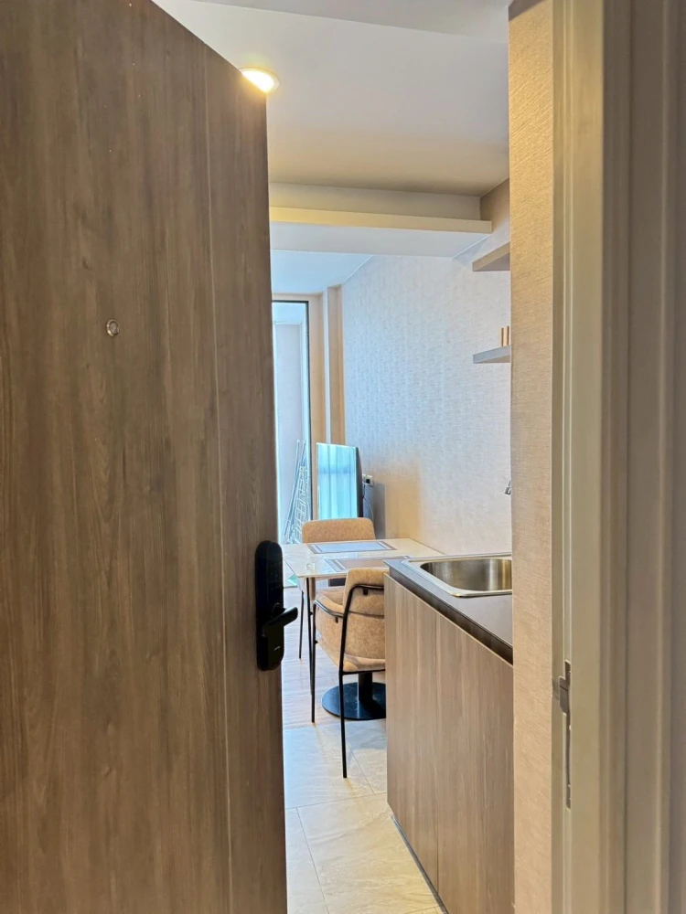 For sale or rent: LLOYD Soonvijai-Thonglor, 1-bedroom plus unit with a separate window and corner unit, very private. Reserve now!