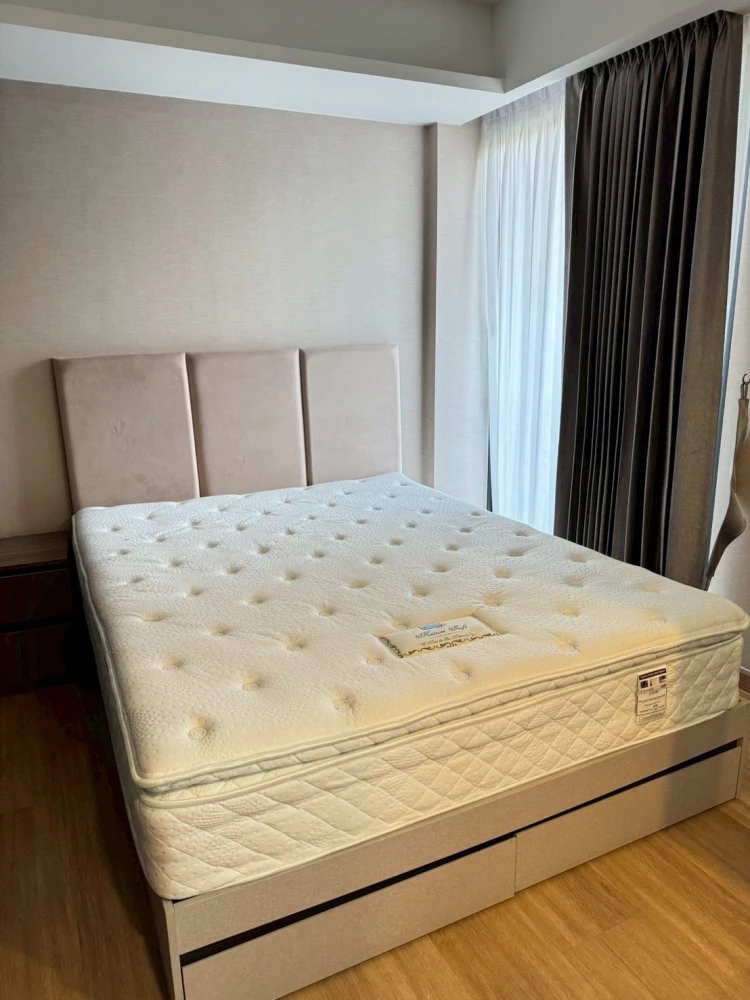 For sale or rent: LLOYD Soonvijai-Thonglor, 1-bedroom plus unit with a separate window and corner unit, very private. Reserve now!