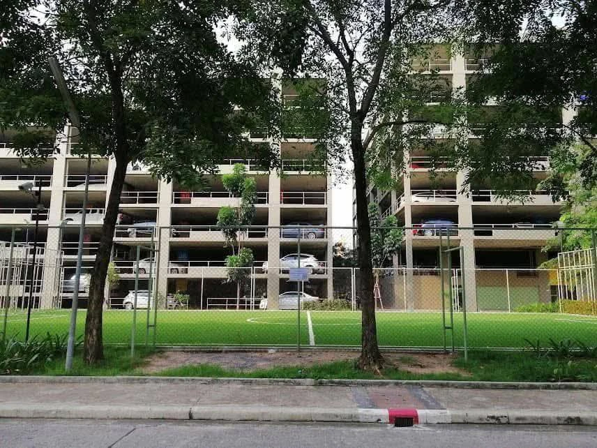 For sale or rent: Lumpini Condotown Chonburi - Sukhumvit. Corner room with privacy, plenty of usable space, fully furnished. Reserve now!