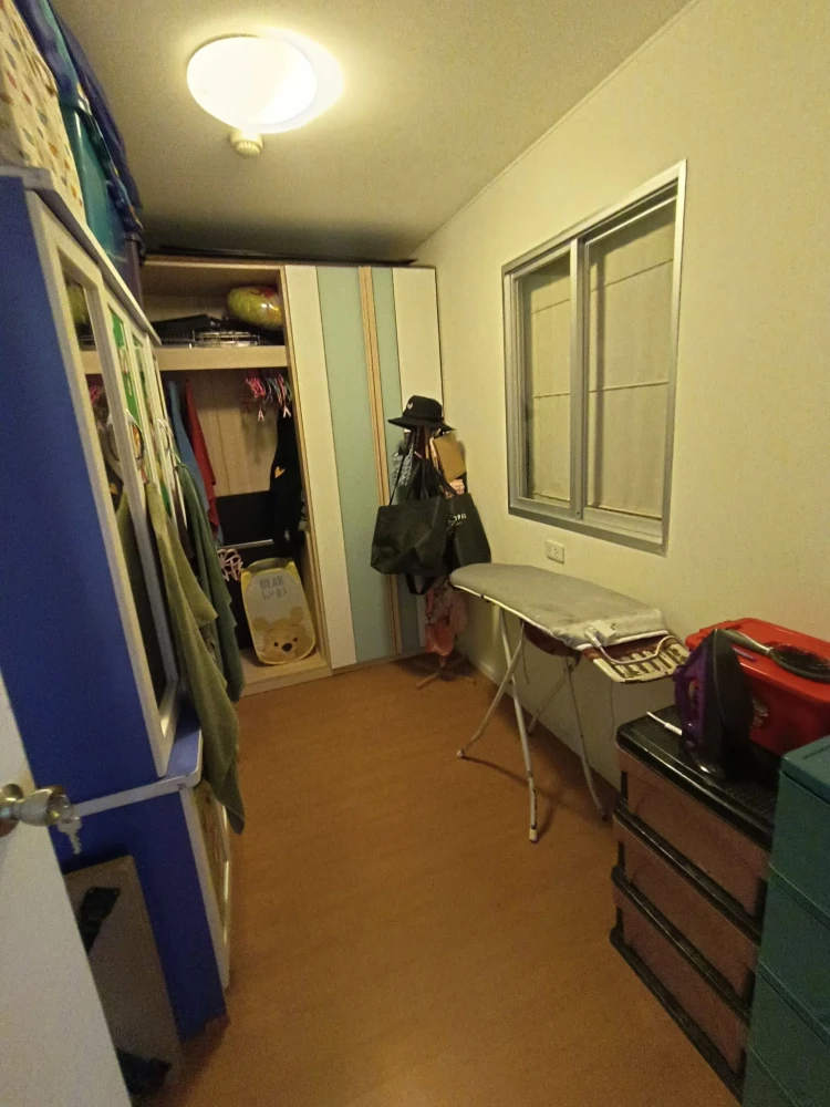 For sale or rent: Lumpini Condotown Chonburi - Sukhumvit. Corner room with privacy, plenty of usable space, fully furnished. Reserve now!