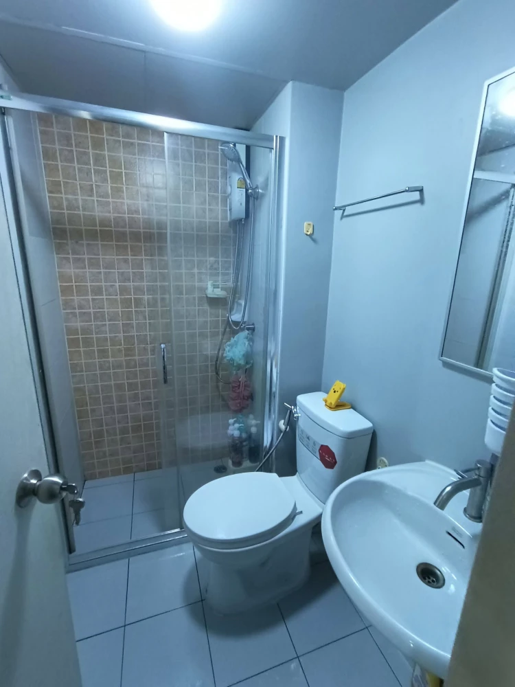 For sale or rent: Lumpini Condotown Chonburi - Sukhumvit. Corner room with privacy, plenty of usable space, fully furnished. Reserve now!