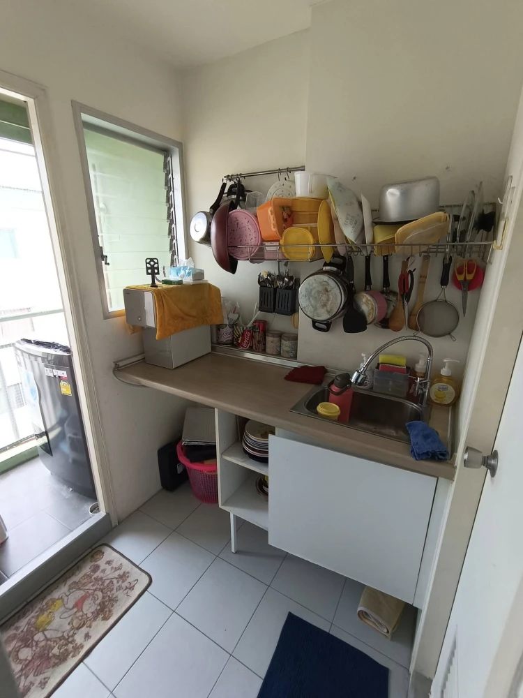 For sale or rent: Lumpini Condotown Chonburi - Sukhumvit. Corner room with privacy, plenty of usable space, fully furnished. Reserve now!