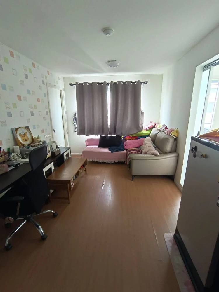 For sale or rent: Lumpini Condotown Chonburi - Sukhumvit. Corner room with privacy, plenty of usable space, fully furnished. Reserve now!