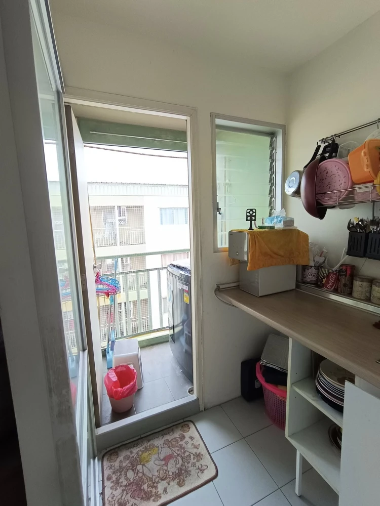 For sale or rent: Lumpini Condotown Chonburi - Sukhumvit. Corner room with privacy, plenty of usable space, fully furnished. Reserve now!