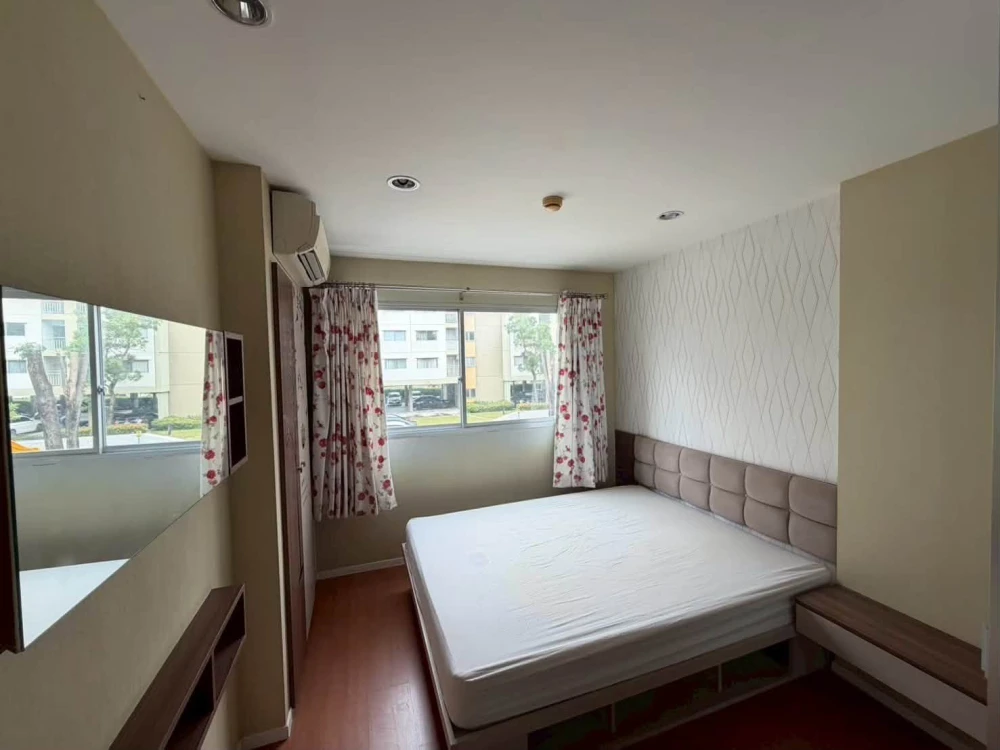 For Sale/Rent: Lumpini Condo Town Ramindra-Lat Pla Khao. Features a separate, well-partitioned room. Great price—come take a look! Don't miss out. images