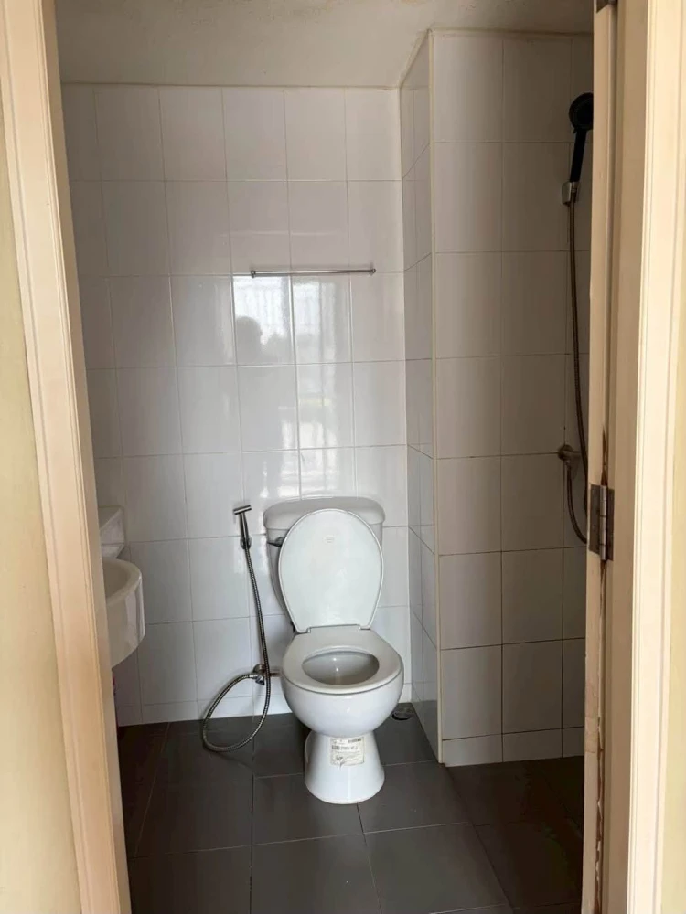 For Sale/Rent: Lumpini Condo Town Ramindra-Lat Pla Khao. Features a separate, well-partitioned room. Great price—come take a look! Don't miss out.