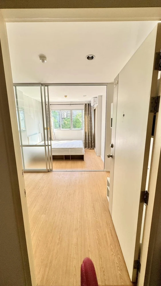 For sale or rent: Lumpini Condo Town Ramindra-Lat Pla Khao. A lovely room with complete furnishings. Just bring your bags and move in!