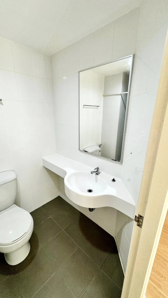 For sale or rent: Lumpini Condo Town Ramindra-Lat Pla Khao. A lovely room with complete furnishings. Just bring your bags and move in!