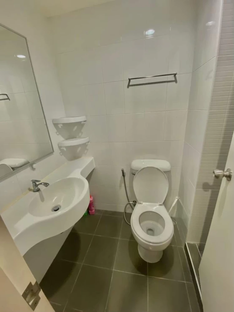 For sale or rent: Lumpini Condotown North Pattaya Sukhumvit. Comfortable room, fully furnished, beautiful view, not blocked. Reserve now!