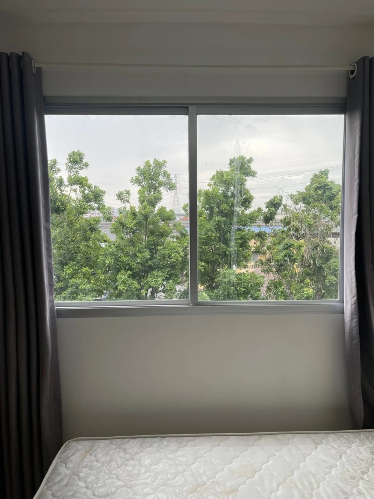 For sale or rent: Lumpini Mixx Thepharak-Srinakarin, a lovely room with complete furniture and amenities. Reserve now!