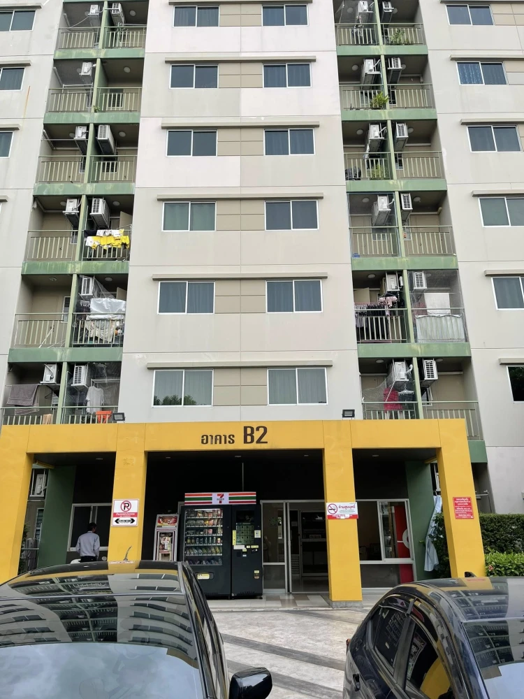 For sale or rent: Lumpini Mixx Thepharak-Srinakarin, a lovely room with complete furniture and amenities. Reserve now!