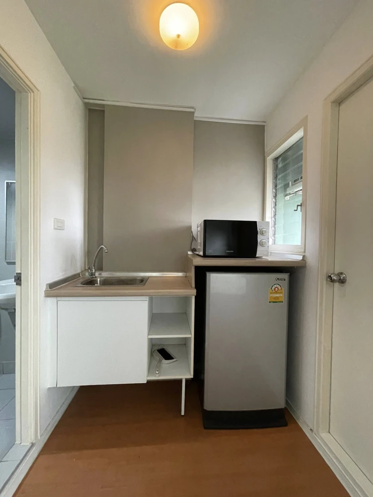 For sale or rent: Lumpini Mixx Thepharak-Srinakarin, a lovely room with complete furniture and amenities. Reserve now!