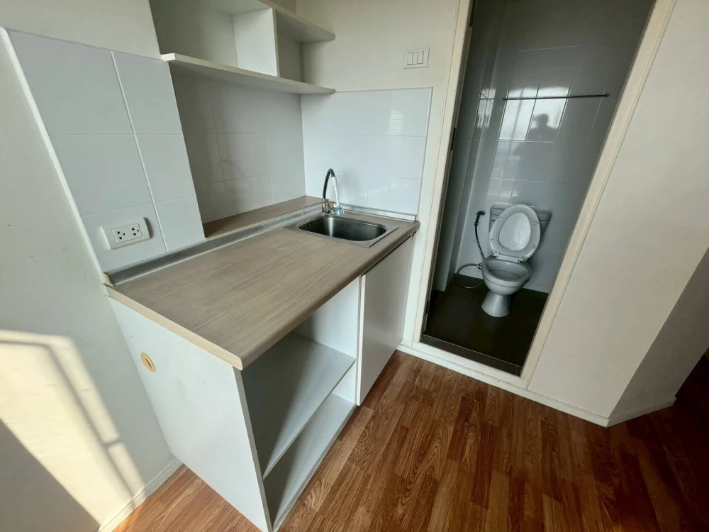 For sale or rent: Lumpini Park Phetkasem 98, 5th floor unit, great location, complete amenities. Don't miss out!