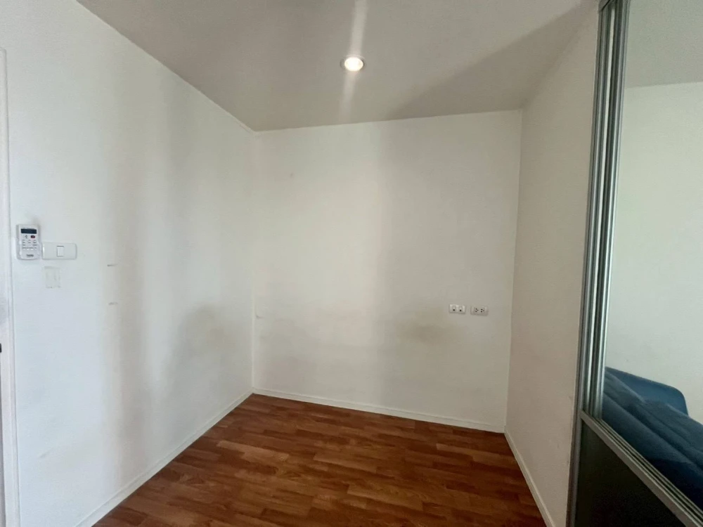 For sale or rent: Lumpini Park Phetkasem 98, 5th floor unit, great location, complete amenities. Don't miss out!