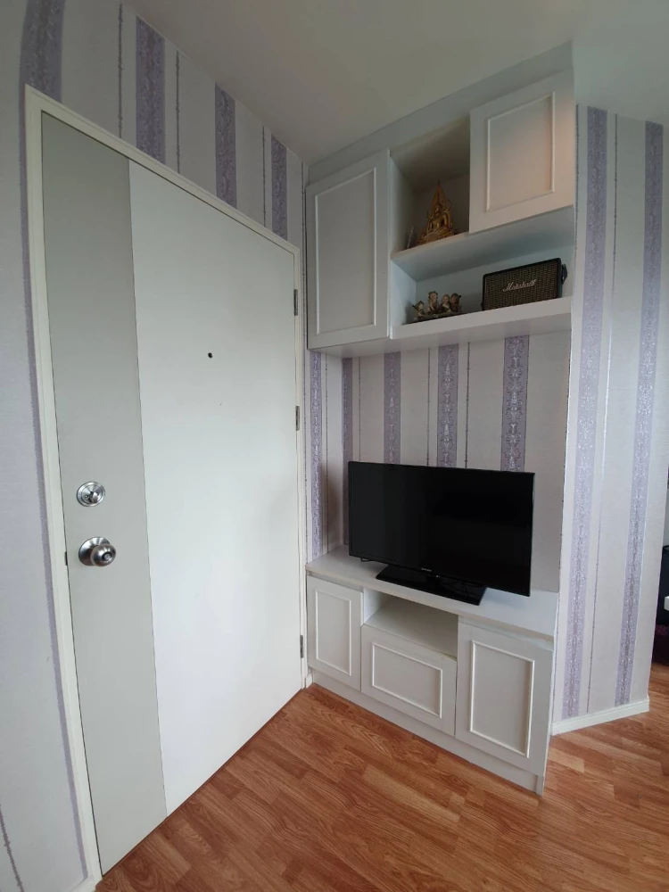 For sale or rent: Lumpini Park Phetkasem 98, a lovely room with fully furnished and high-quality wallpaper. Reserve now!