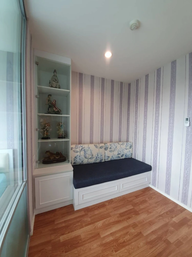 For sale or rent: Lumpini Park Phetkasem 98, a lovely room with fully furnished and high-quality wallpaper. Reserve now!