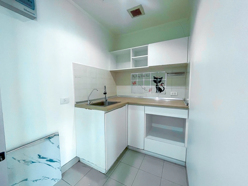For sale or rent: Lumpini Park Rattanathibet-Ngamwongwan. Spacious room with ample usable space and high-quality built-in furniture. Don't miss out!