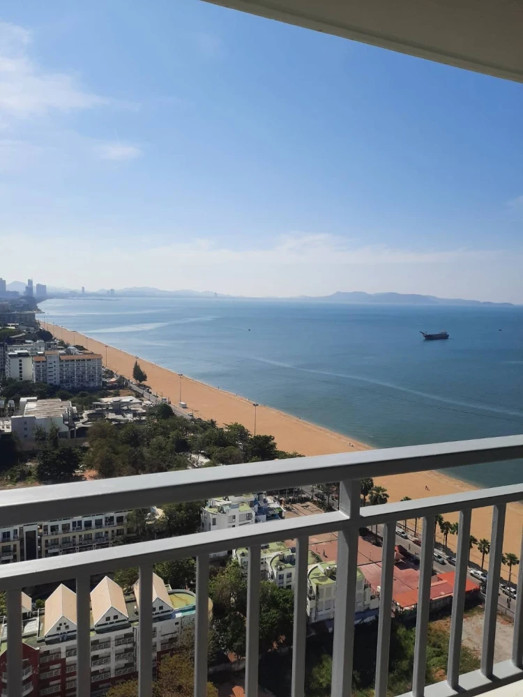 For sale or rent: Lumpini Parkbeach Jomtien, spacious room with plenty of usable space, built-in furniture, beautiful view, hurry and reserve now!