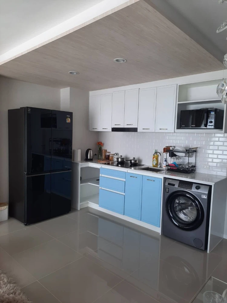 For sale or rent: Lumpini Parkbeach Jomtien, spacious room with plenty of usable space, built-in furniture, beautiful view, hurry and reserve now!