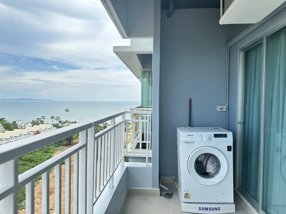 For sale or rent: Lumpini Parkbeach Jomtien, corner room, not crowded, good location, next to the sea, beautiful view, don't miss it.