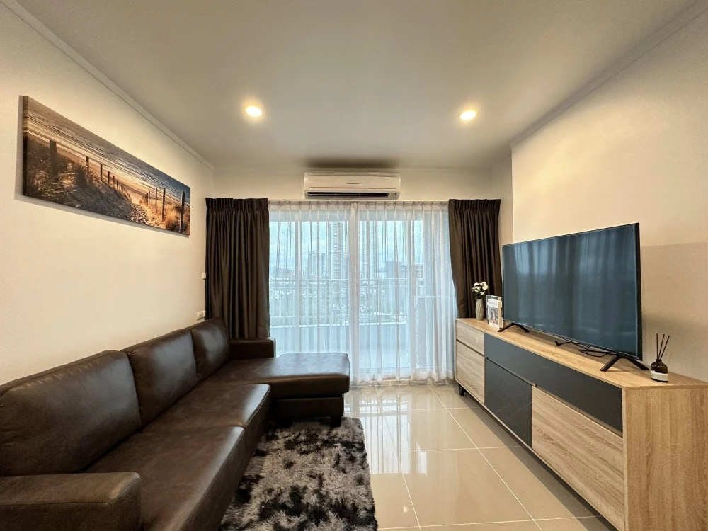 For sale or rent: Lumpini Parkbeach Jomtien, corner room, not crowded, good location, next to the sea, beautiful view, don't miss it.