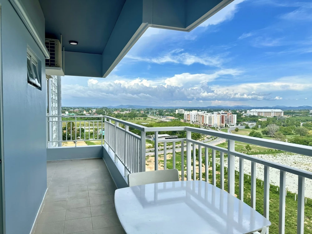 For sale or rent: Lumpini Parkbeach Jomtien, corner room, not crowded, good location, next to the sea, beautiful view, don't miss it.