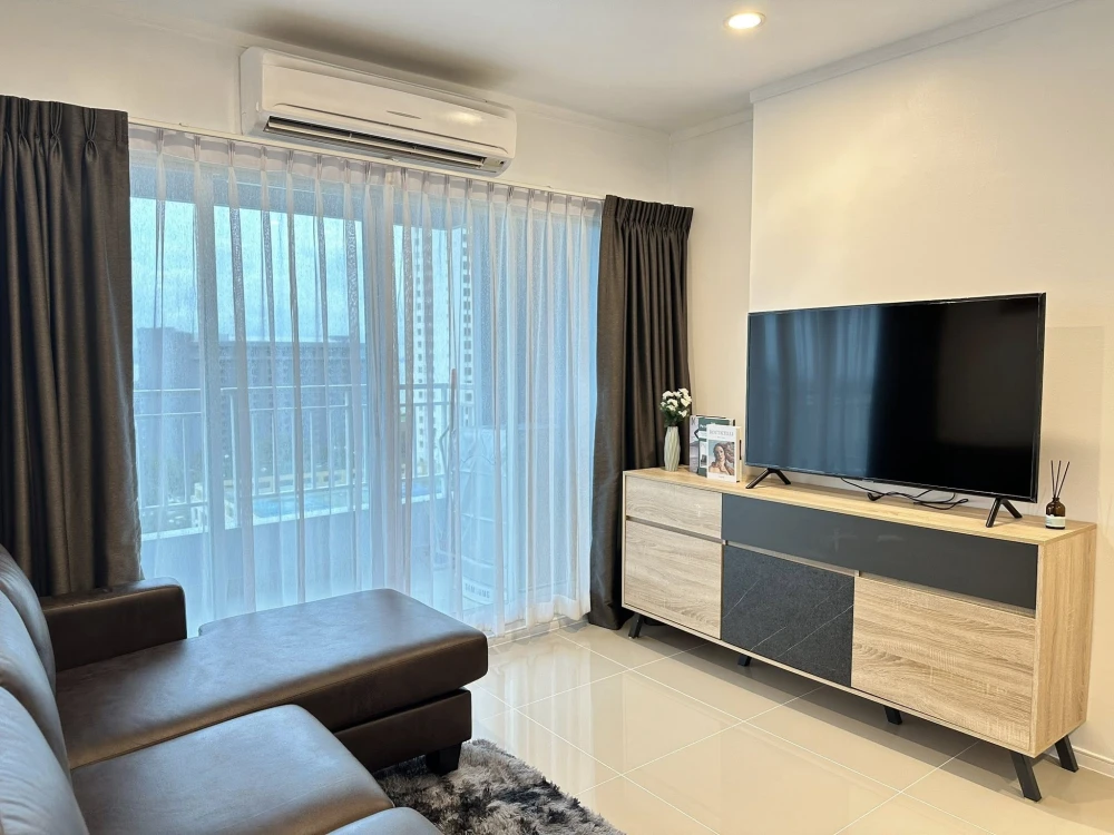 For sale or rent: Lumpini Parkbeach Jomtien, corner room, not crowded, good location, next to the sea, beautiful view, don't miss it.