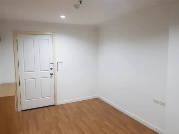 For sale or rent: Lumpini Place Rama 9–Ratchada, 1 bedroom, 1 bathroom, good location, fully furnished, reserve now!