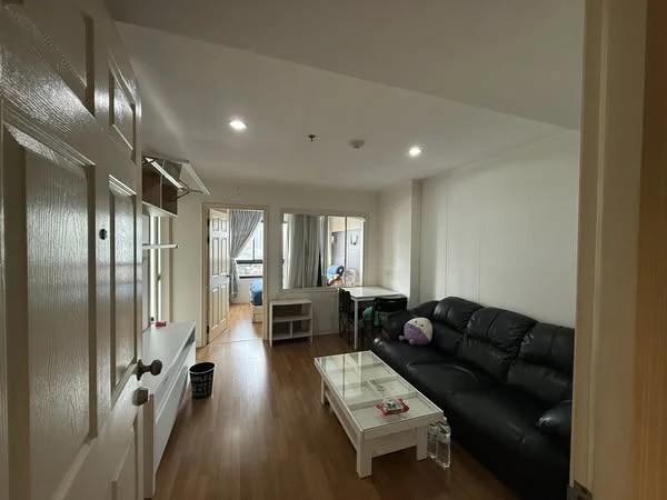 For sale, for rent Lumpini Place Ratchada-Thapra, spacious room, lots of usable space, comes with complete furniture, hurry and book now!