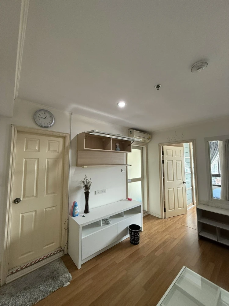 For sale, for rent Lumpini Place Ratchada-Thapra, spacious room, lots of usable space, comes with complete furniture, hurry and book now!