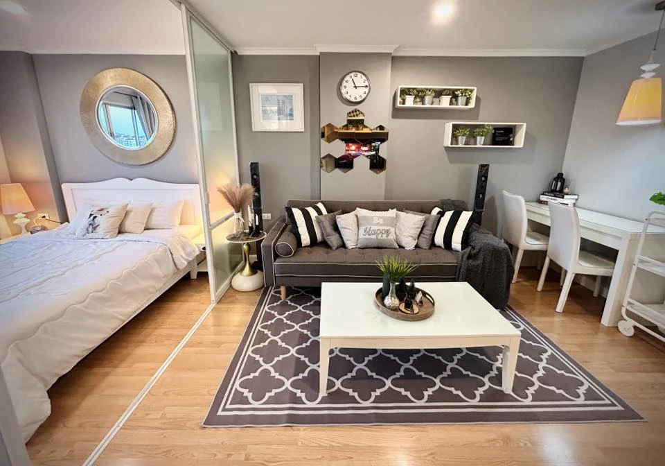 For sale or rent: Lumpini Ville Ramkamhaeng 26. Beautifully decorated, luxurious and elegant unit with complete furniture. Book now!