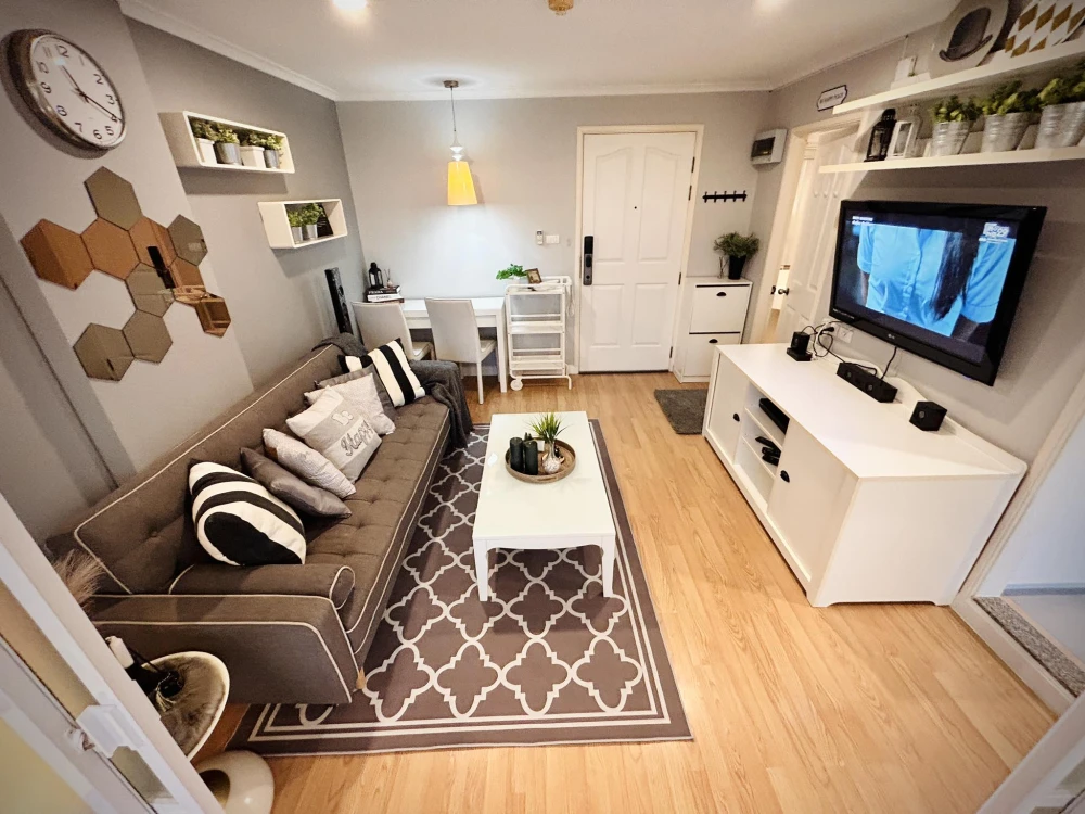 For sale or rent: Lumpini Ville Ramkamhaeng 26. Beautifully decorated, luxurious and elegant unit with complete furniture. Book now!