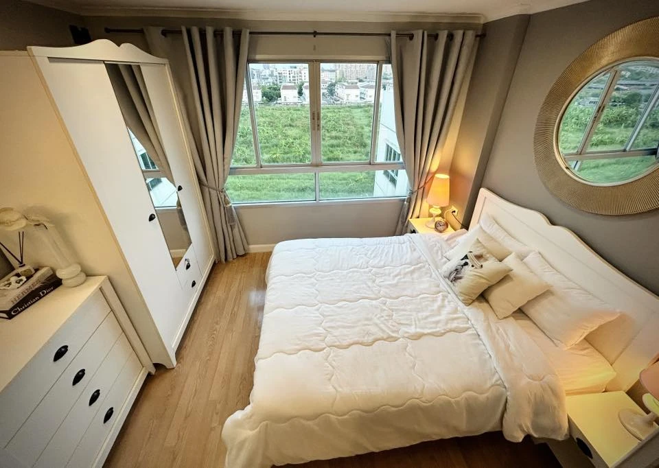 For sale or rent: Lumpini Ville Ramkamhaeng 26. Beautifully decorated, luxurious and elegant unit with complete furniture. Book now!