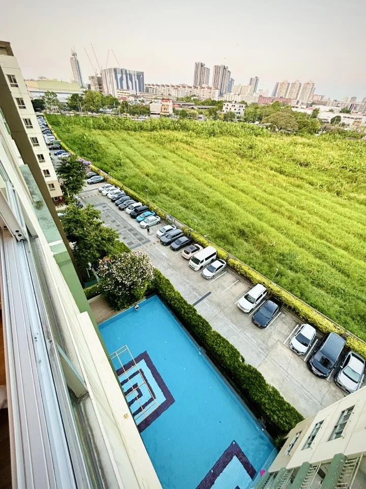 For sale or rent: Lumpini Ville Ramkamhaeng 26. Beautifully decorated, luxurious and elegant unit with complete furniture. Book now!