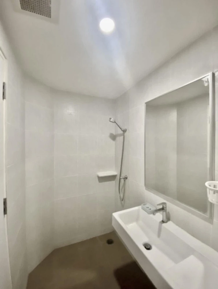 For sale or rent: Lumpini Ville Sukhumvit 76 – Bearing Station, corner unit, quiet location, fully furnished, don't miss out!